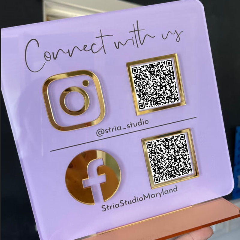 Acryl-QR-Code-Display mit Holzsockel 3