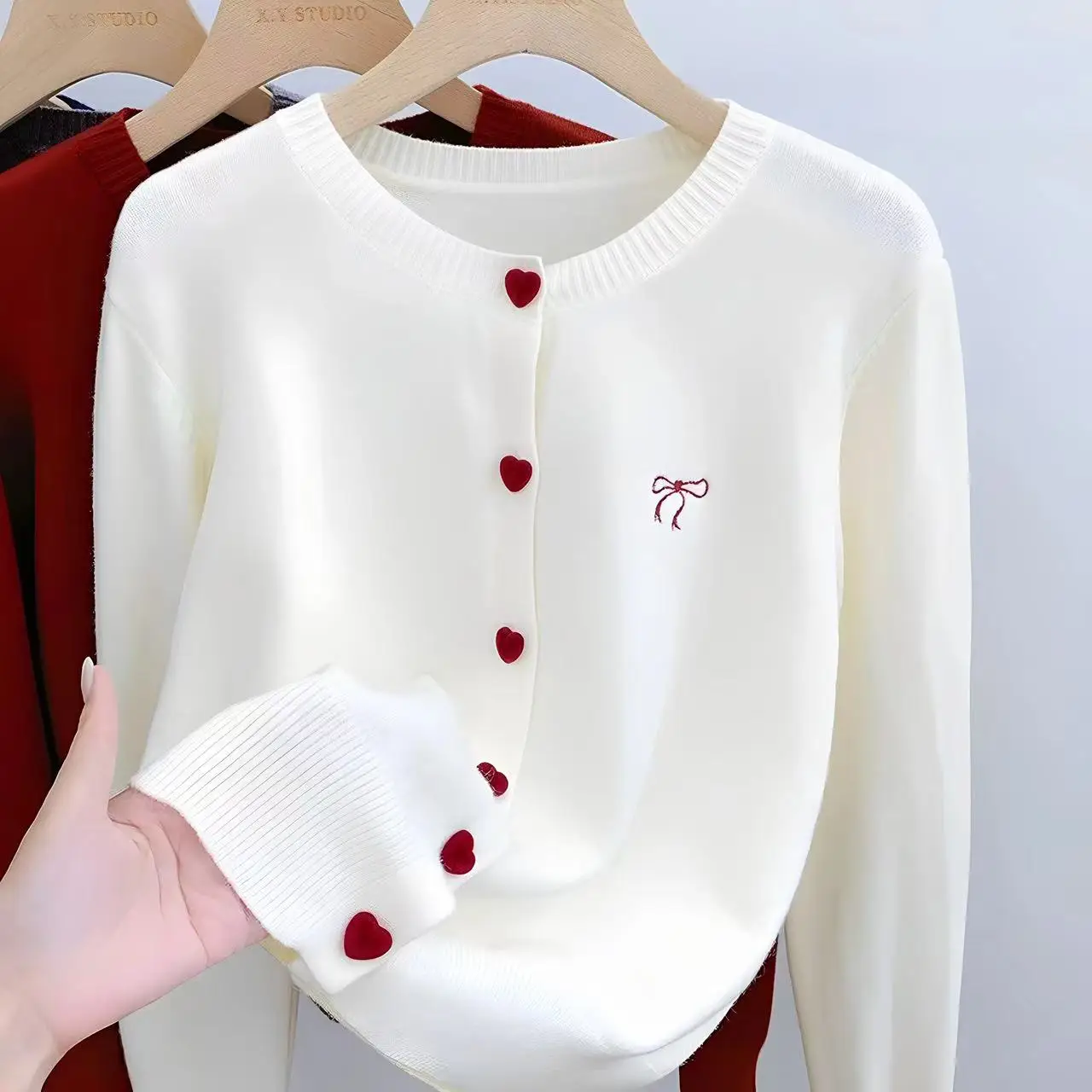 Damen Strickjacke mit Schleifenstickerei O-Ausschnitt Einreihig Herzförmige Knöpfe 3