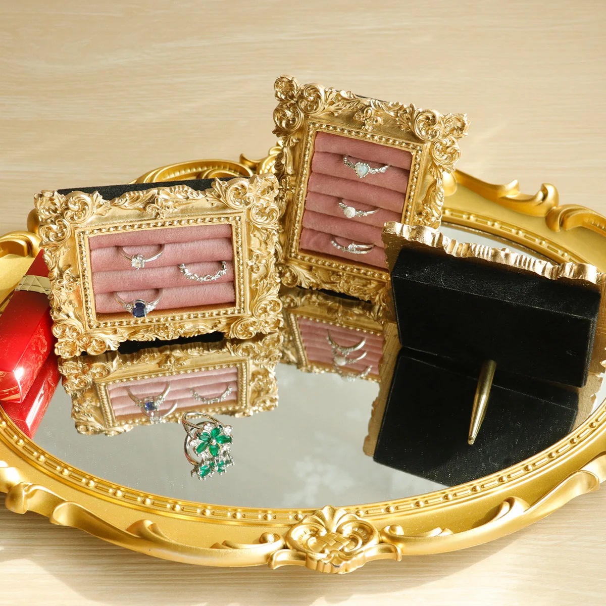 Vintage-Ringständer aus Gold Ohrring-Tablett Wildleder Barockes Design Hochzeits- 2