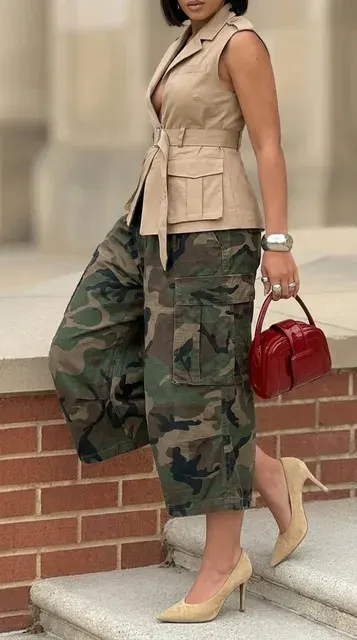 Camouflage Cargo Capri Pants 2