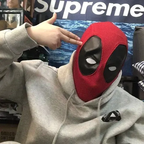 Gestrickte Deadpool-Maske
