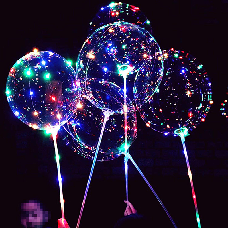 Leuchtende Bobo-Ballons für Gartenfeiern