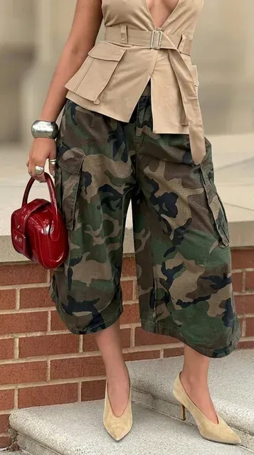 Camouflage Cargo Capri Pants 3
