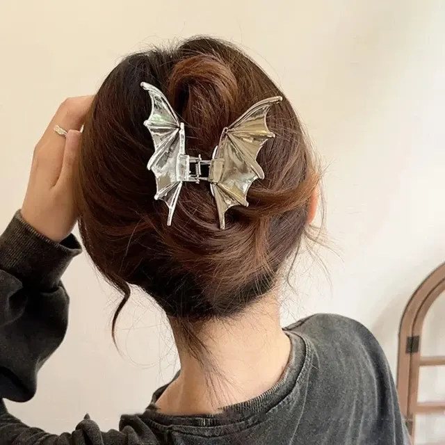 Gothic Metal Bat Hair Clips for Girls 3