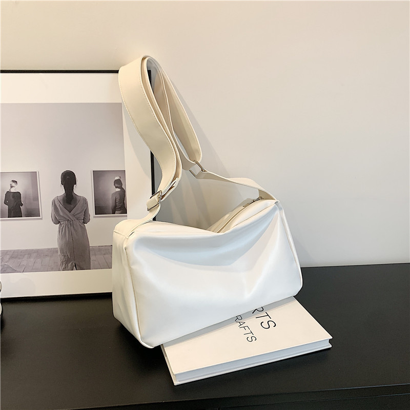 Women's Crossbody Handbag in Faux Leather 2