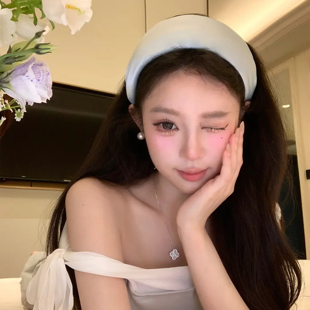 Glossy Satin Wide-Brim Headband 4