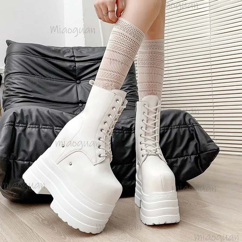 Höhensteigernde Hohe Damenstiefel aus Schwarzem Leder mit Dickem 4