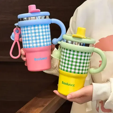 Trendiger Isolierter Becher mit Großer Kapazität 600 ml