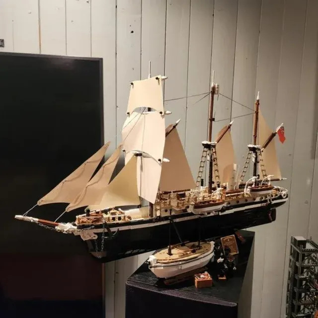 Building Block Ship Model 3