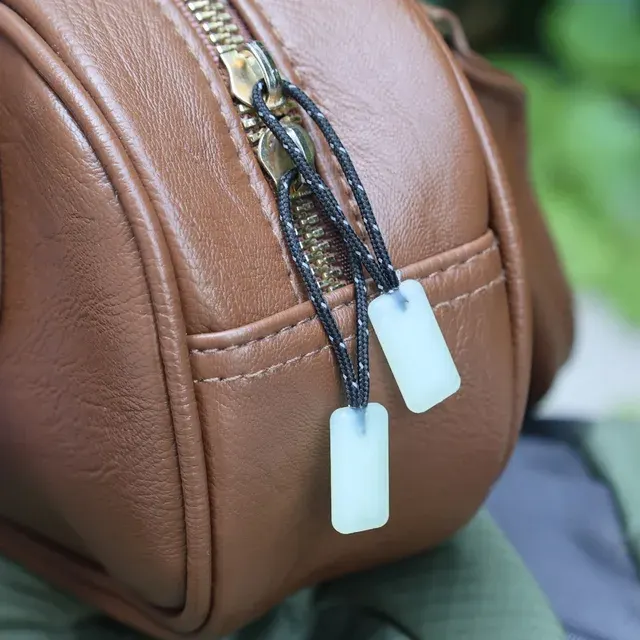 Glowing Zipper Pull 4