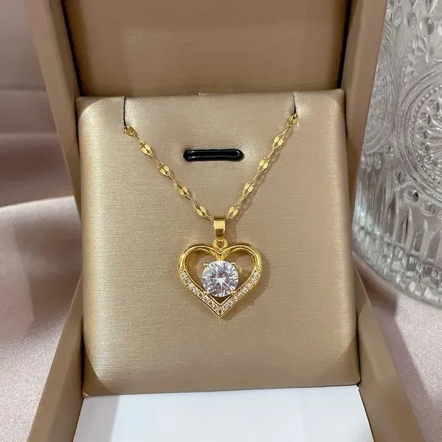 Künstliche Edelsteine Herzanhänger Halskette für Damen Goldene Edelstahl-Lippen-Halskette 3