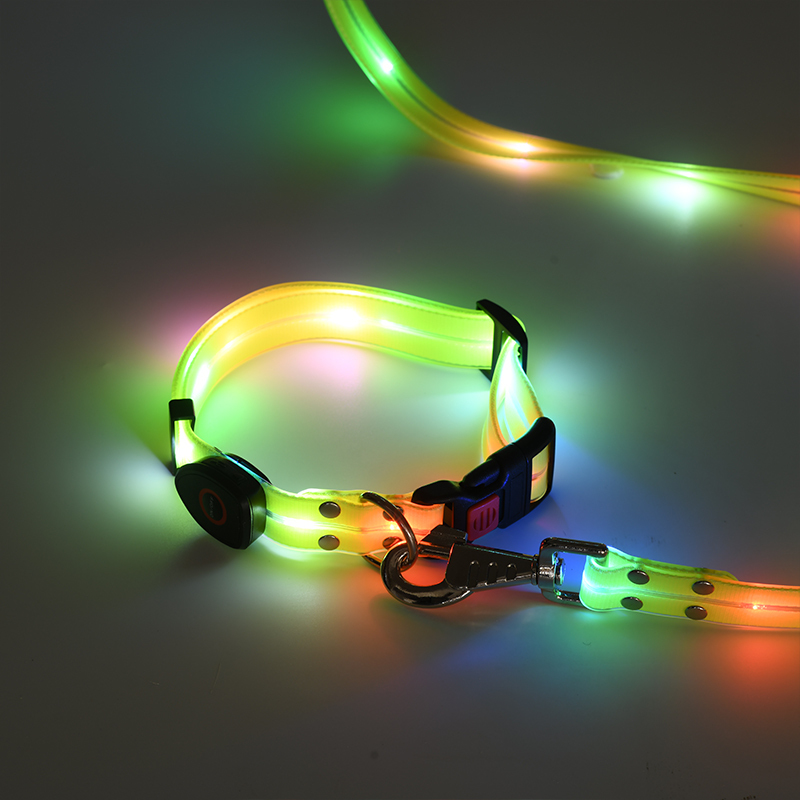 Weiches PVC-Gurtband-Halsband mit LED