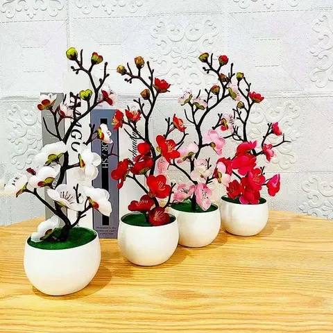 Künstlicher Mini-Bonsai als Tischdeko