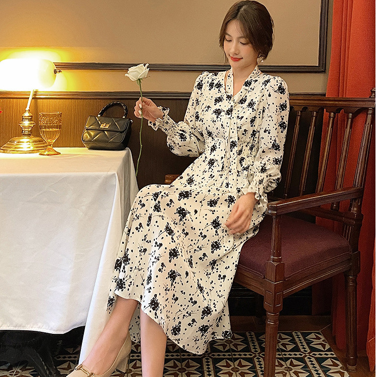 Elegant Slim-Fit Long-Sleeve Women's Dress 3