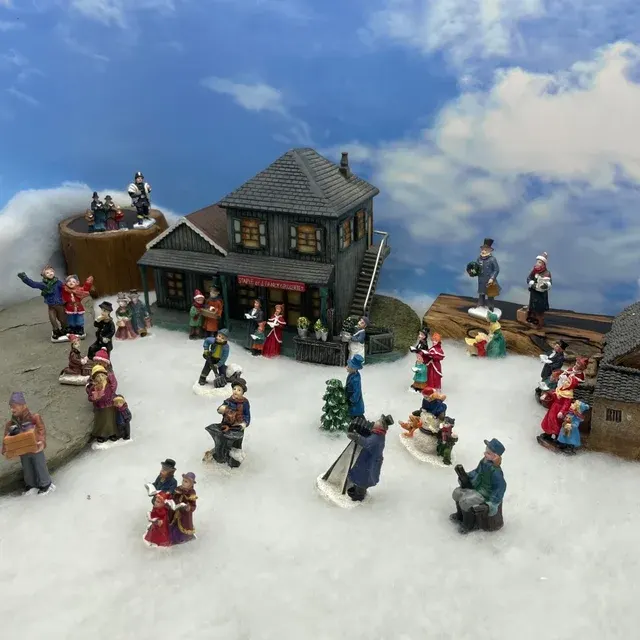 Christmas Village Figurine 4