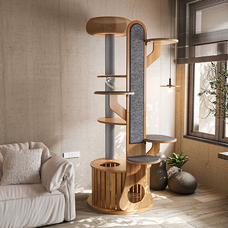 Mehrstufiger Massivholz-Kratzturm mit Sisalpfosten