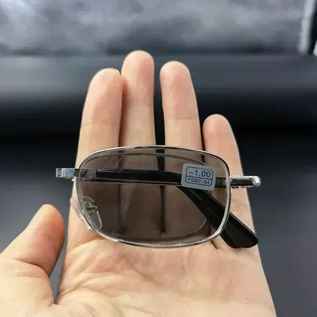 Photochromic Glasses 2