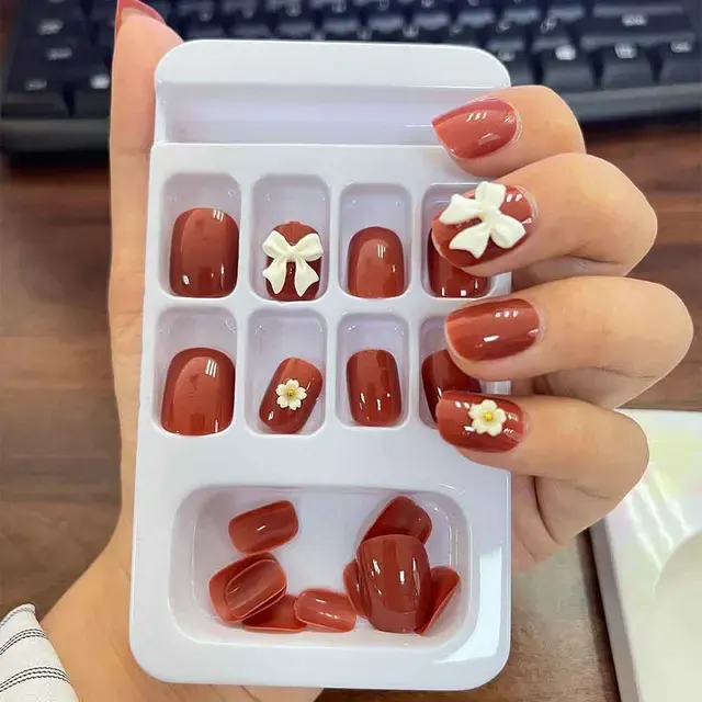 Press-On Nails 4