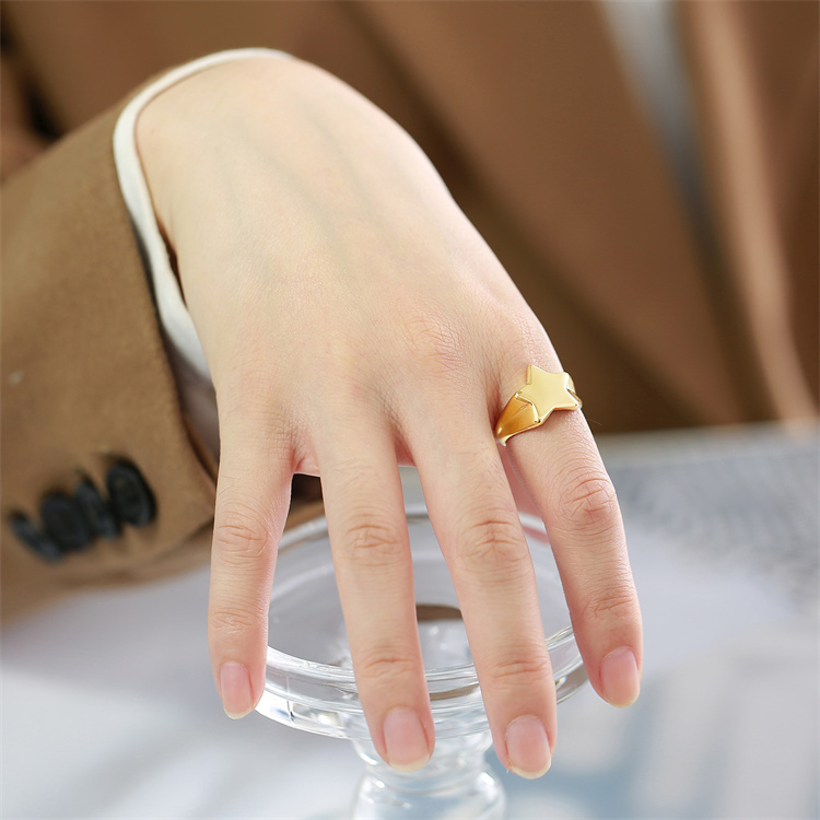 Gold-Plated Star Signet Ring 4