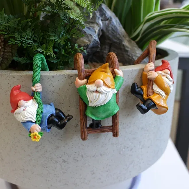 Resin Mini Climbing Gnome Figurines 4