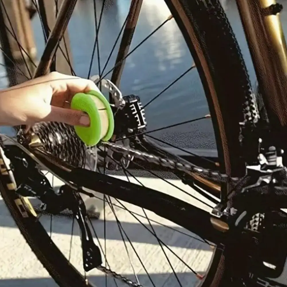 Portable Bicycle Chain Oiler Maintenance Tool 4