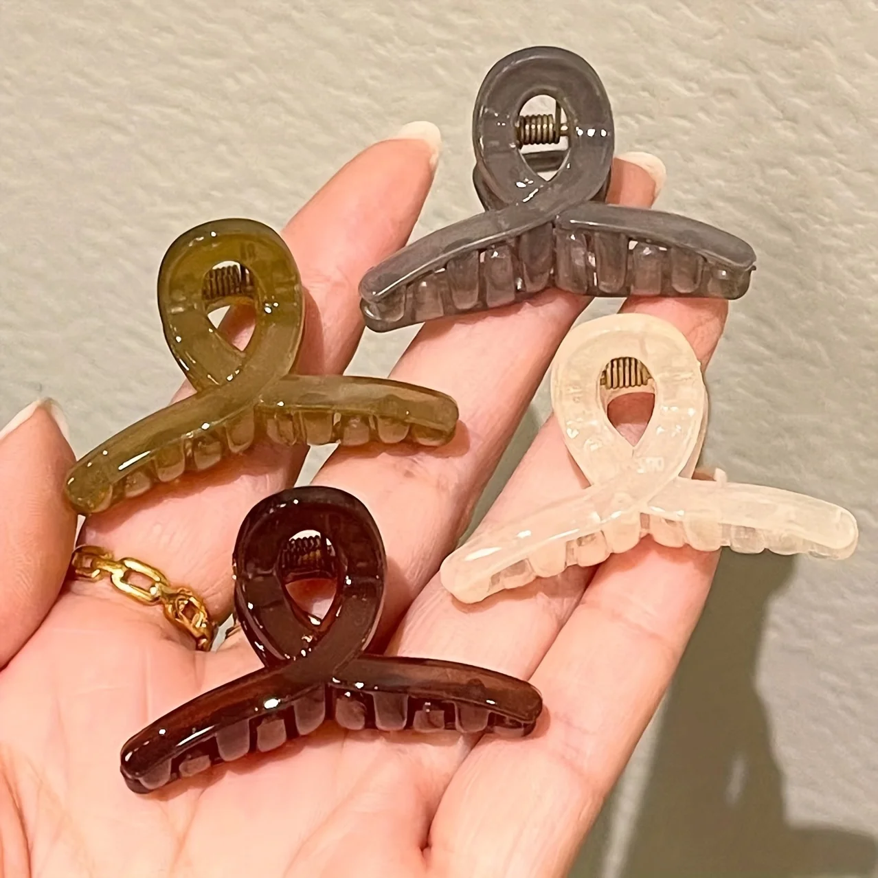 Mini Claw Hair Clip with Shark Design 2
