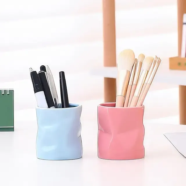 Body-Shaped Desk Makeup Brush Holder 4