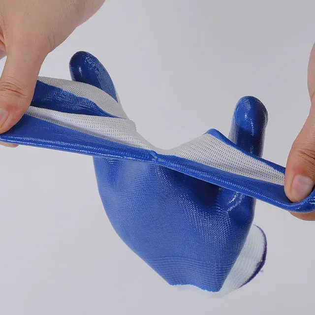 Nitrile Protective Gloves 4