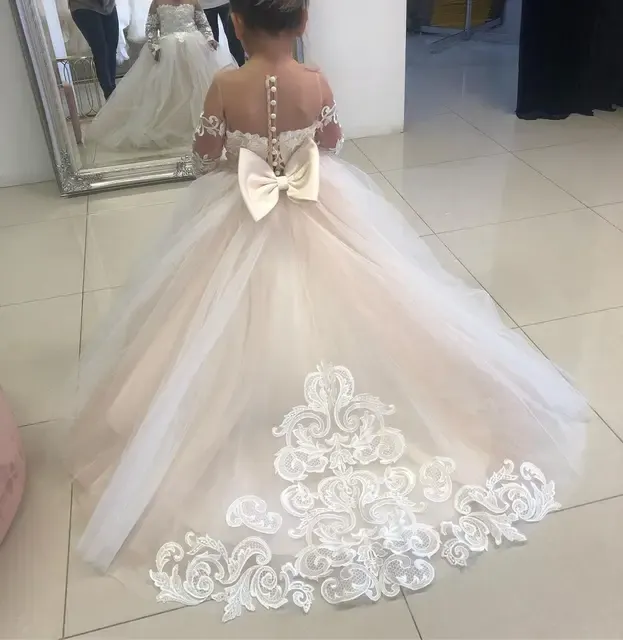Spitzen-Blumenmädchenkleid 2