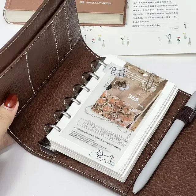 Loose-Leaf Notebook 4