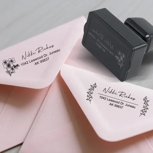 Selbstfärbender Adressstempel 4