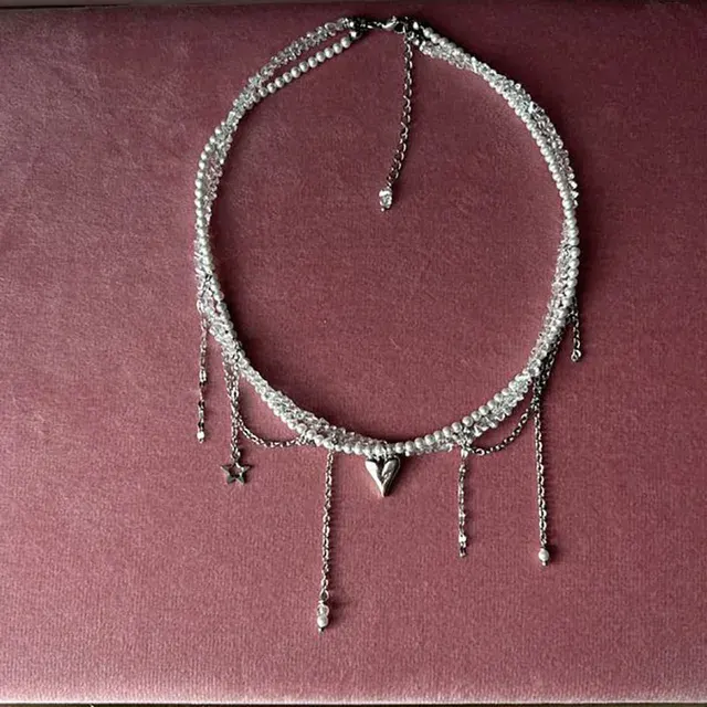 Neue Unregelmäßige Choker-Halskette im Vintage-Stil mit Zirkonia-Herzanhänger für 4