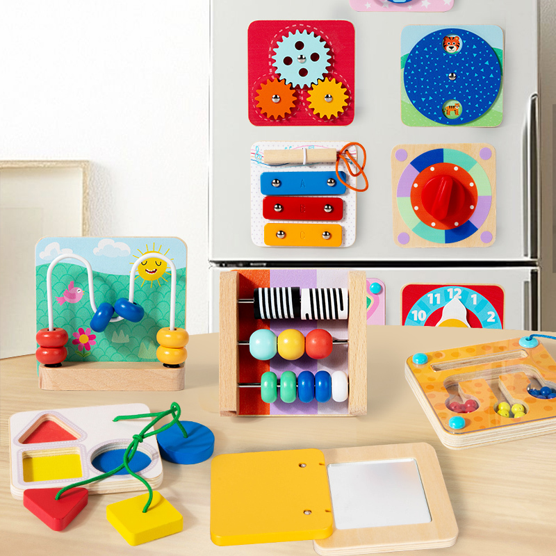 Reisetaugliches Montessori Sinnesspielbrett aus Holz 2
