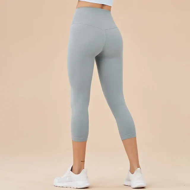 High-Waist Yoga Capri Pants 2