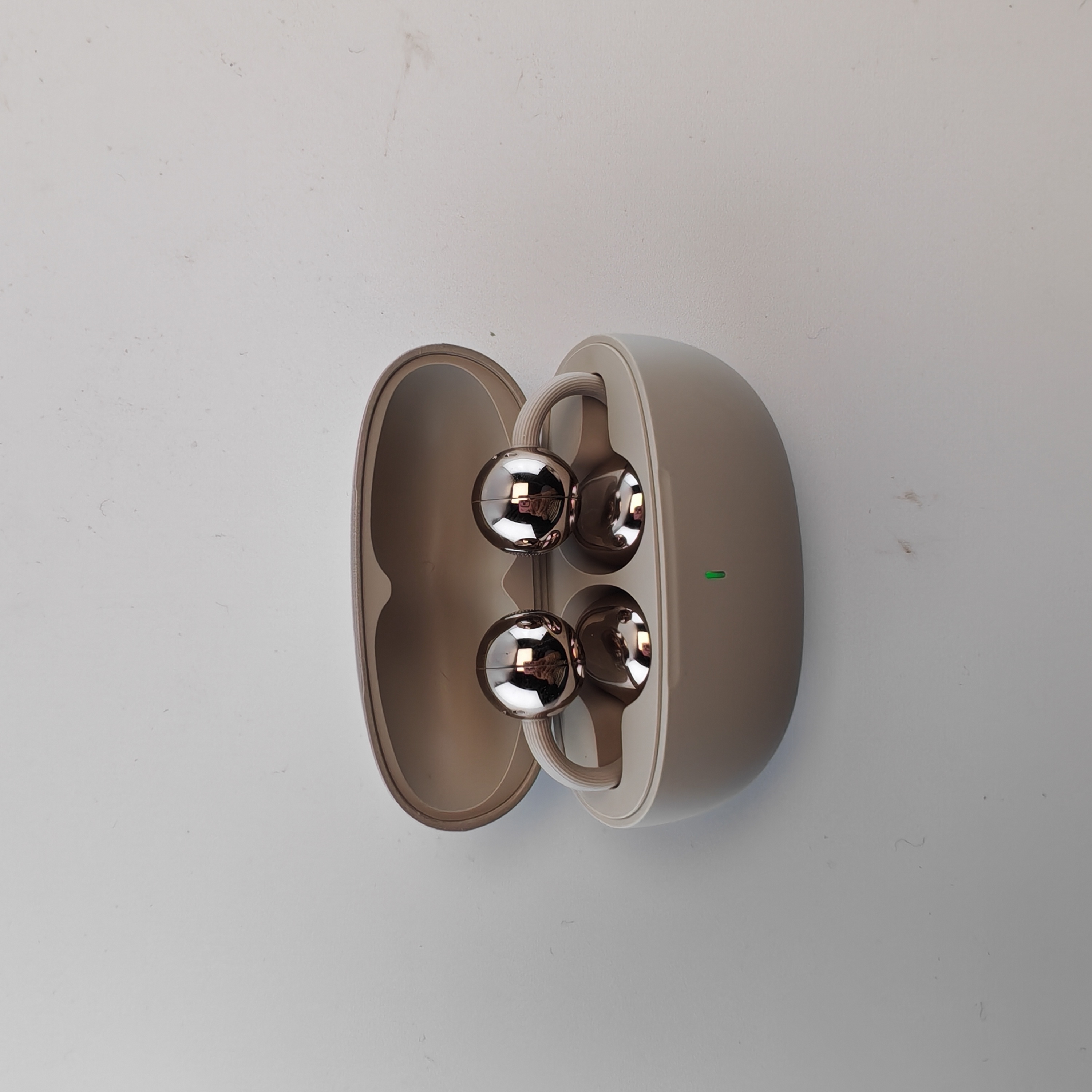 Shareez True Wireless Earbuds Sport Earphones LED Indicator 2