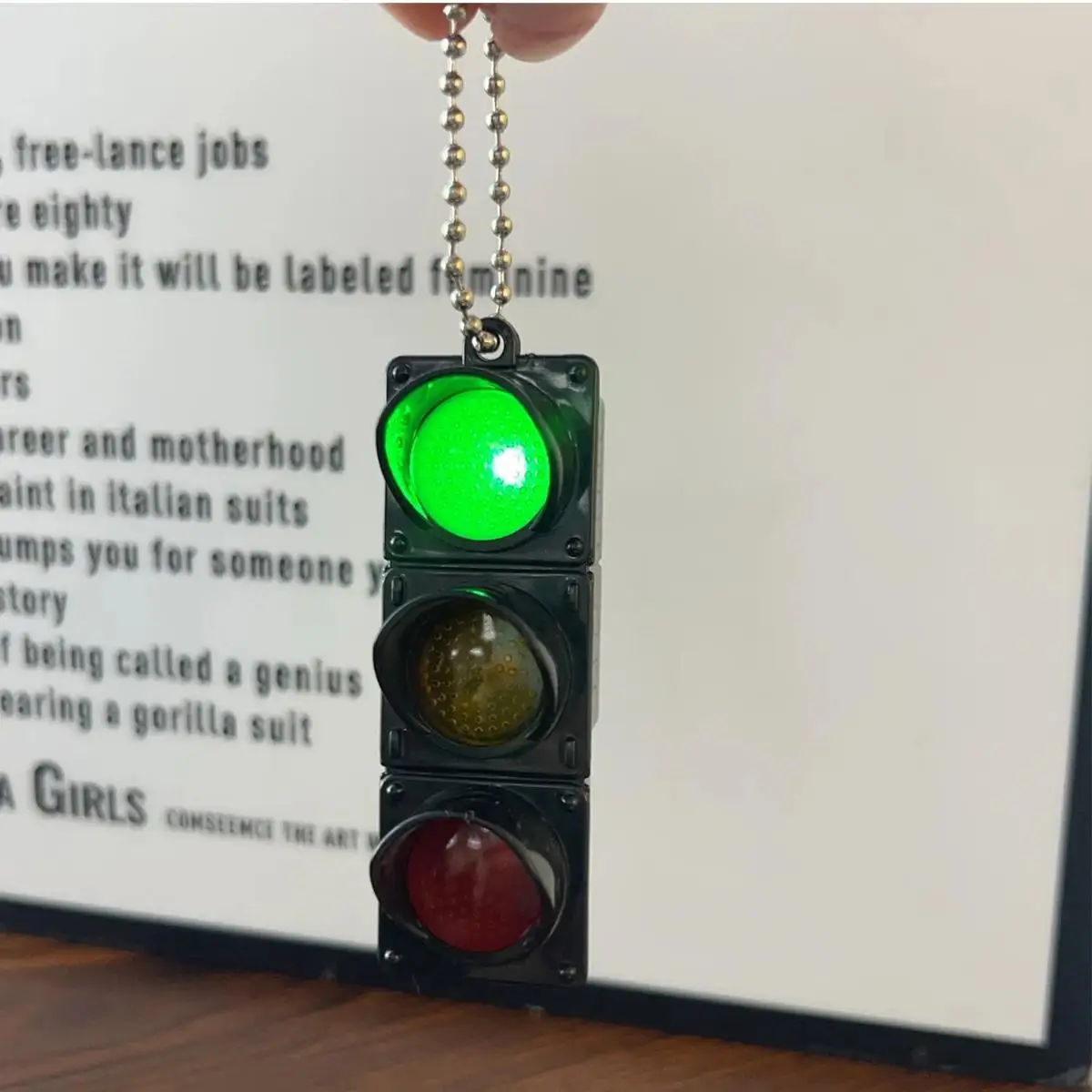 1 2 Stück Neuer Modischer 3D-Ampel-Schlüsselanhänger Lustiger Kreativer 4