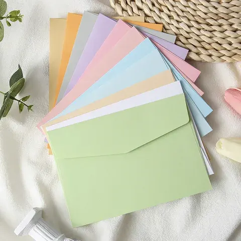 Bunte selbstklebende Umschläge