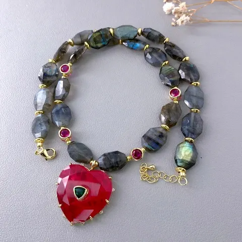 Y·YING Faceted Labradorite Necklace with Red Heart Pendant