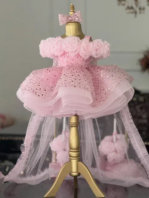 Blumenmädchenkleid mit Rose 3