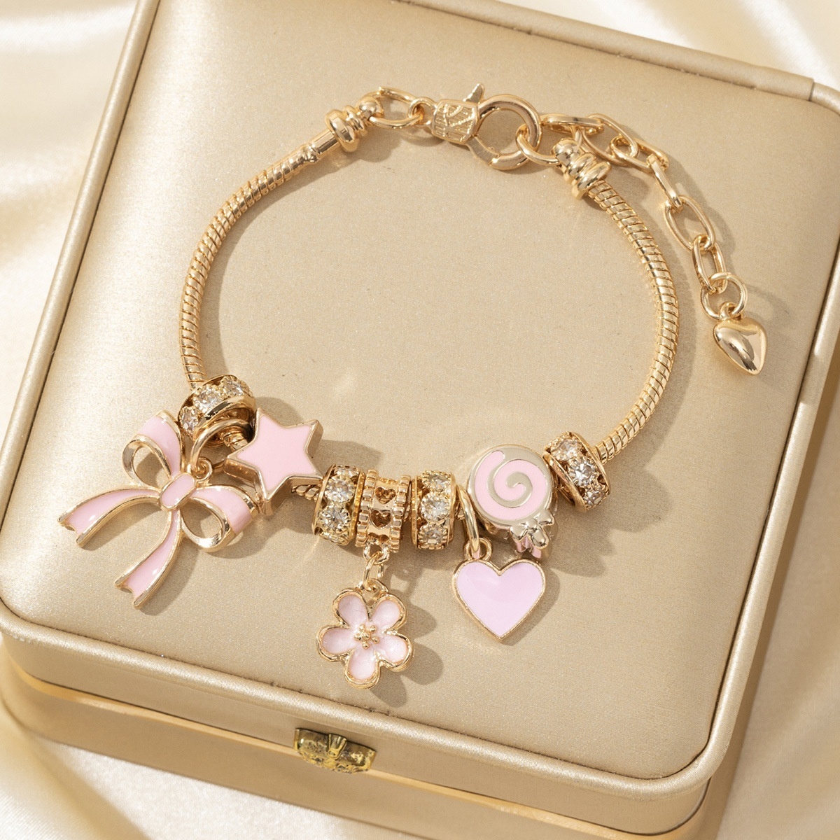 Perlenarmband aus Edelstahl mit Herzcharm
