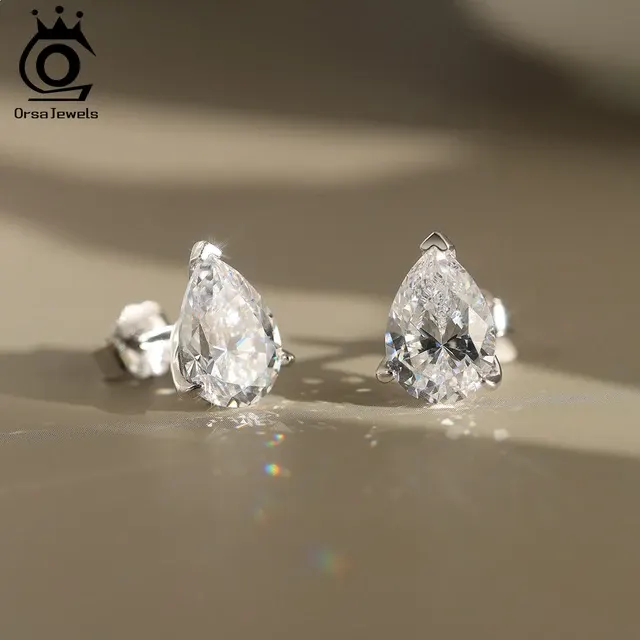 Zircon Teardrop Stud Earrings 3