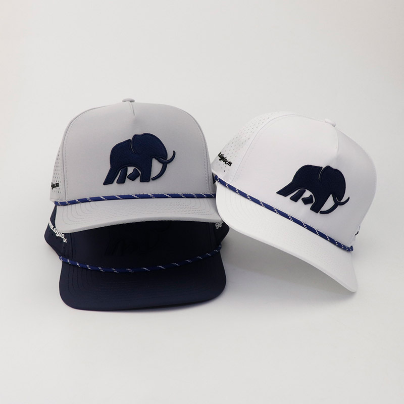 Atmungsaktive Sportcap mit Tierstickerei