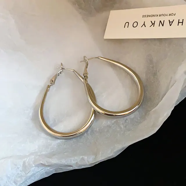 Cold Wind Minimalist Circle Hoop Earrings Silver Needle 1