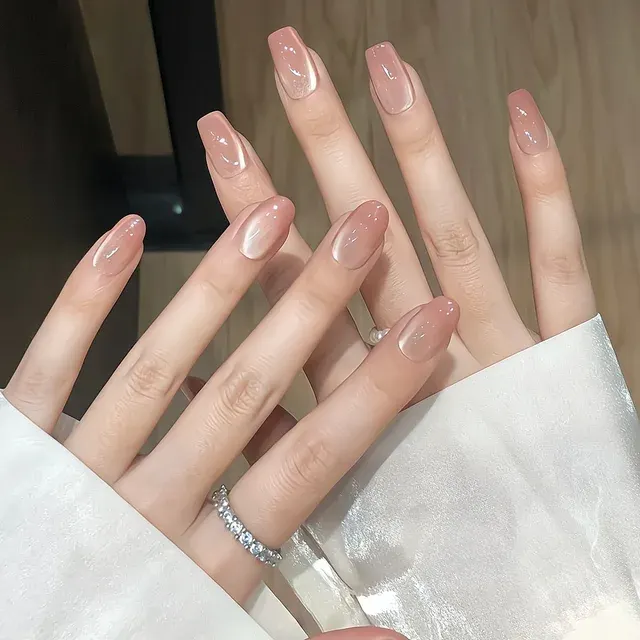 Nude Cat-Eye Press-on Nägel für den Alltag 1