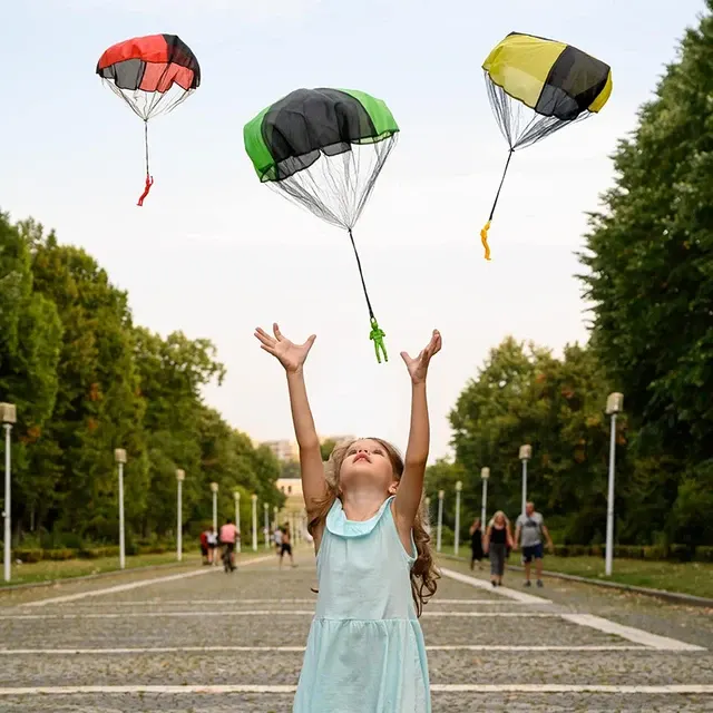 Parachute Toy for Kids, Tangle-Free 4