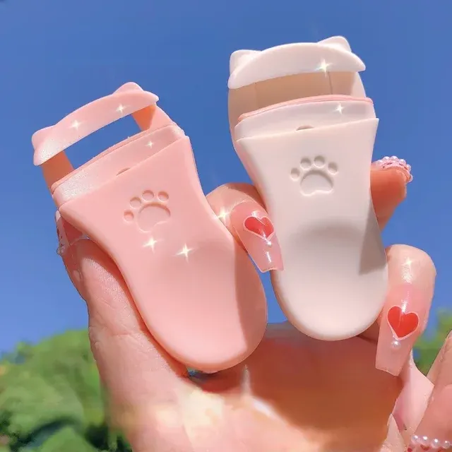 Cat Paw Eyelash Curler 2