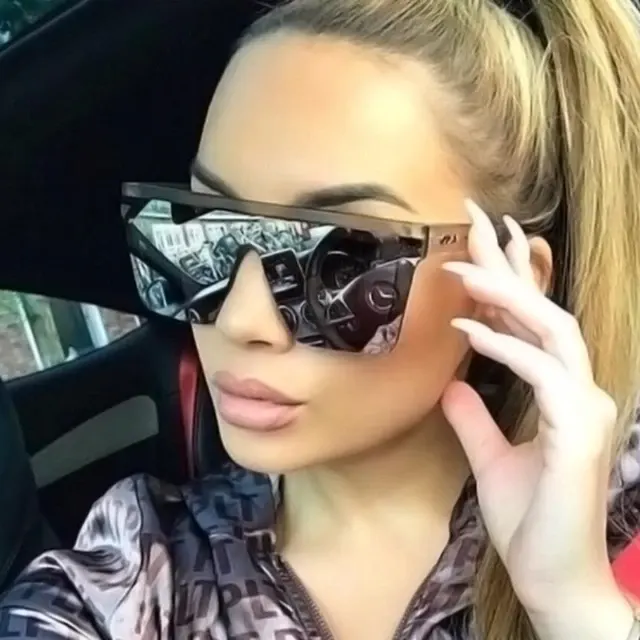 Oversized Women's Sunglasses with UV Protection 3