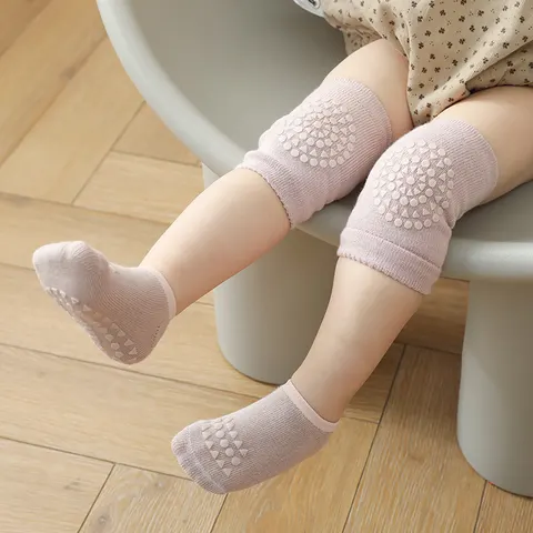 Kleinkind-Knieschoner mit Socken