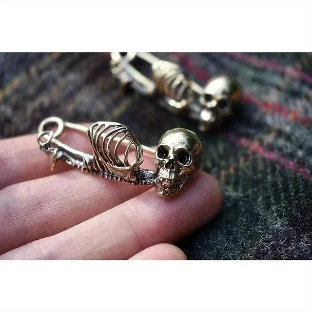 Skull Brooch 4
