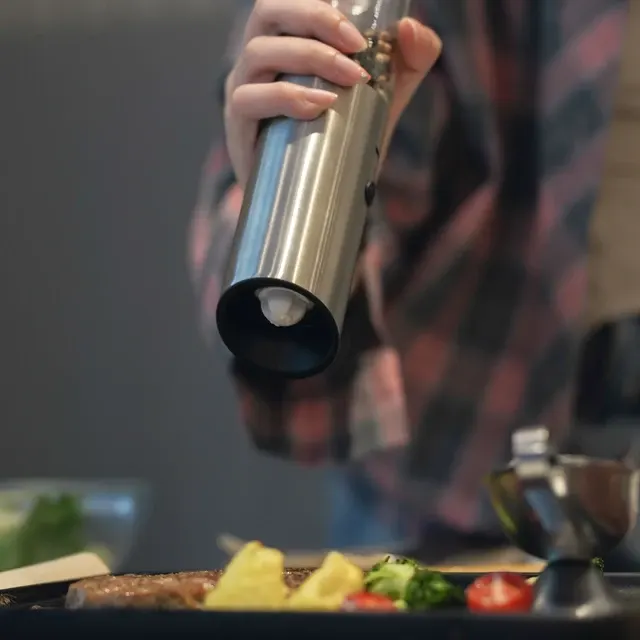 Wiederaufladbare Keramik-Salz- und Pfeffermühle LED 2